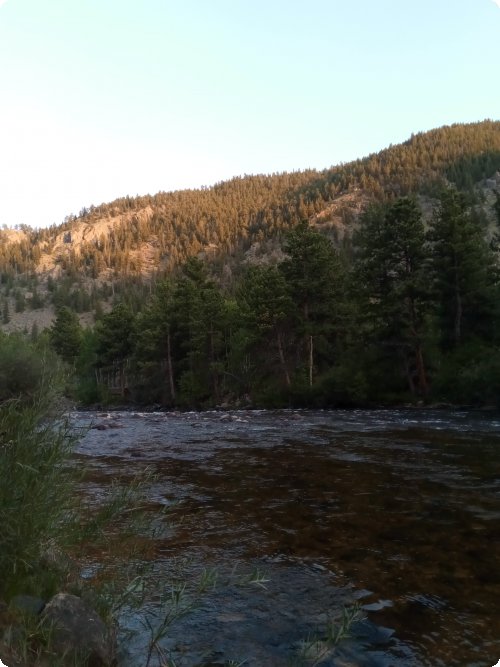 Poudre River im Abendlicht