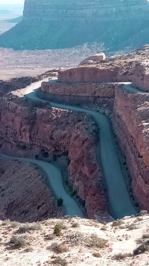 Schotter und Serpentinen: Der Moki Dugway.