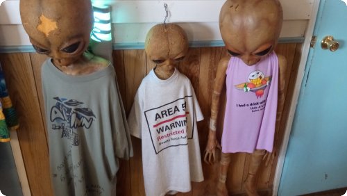 Echt und zum Anfassen: Alien Mannequins.