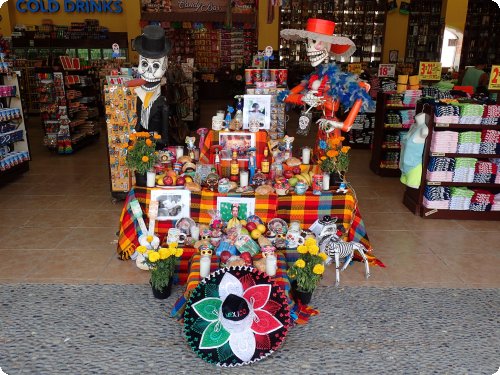 Bunt und Schrill: Ofrendas im Tourishop