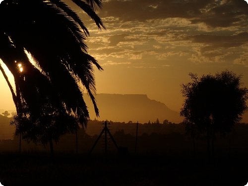 Der Tafelberg in Capetown aus der Ferne
